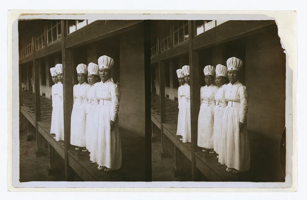 カラー化前: 日本の看護師たち